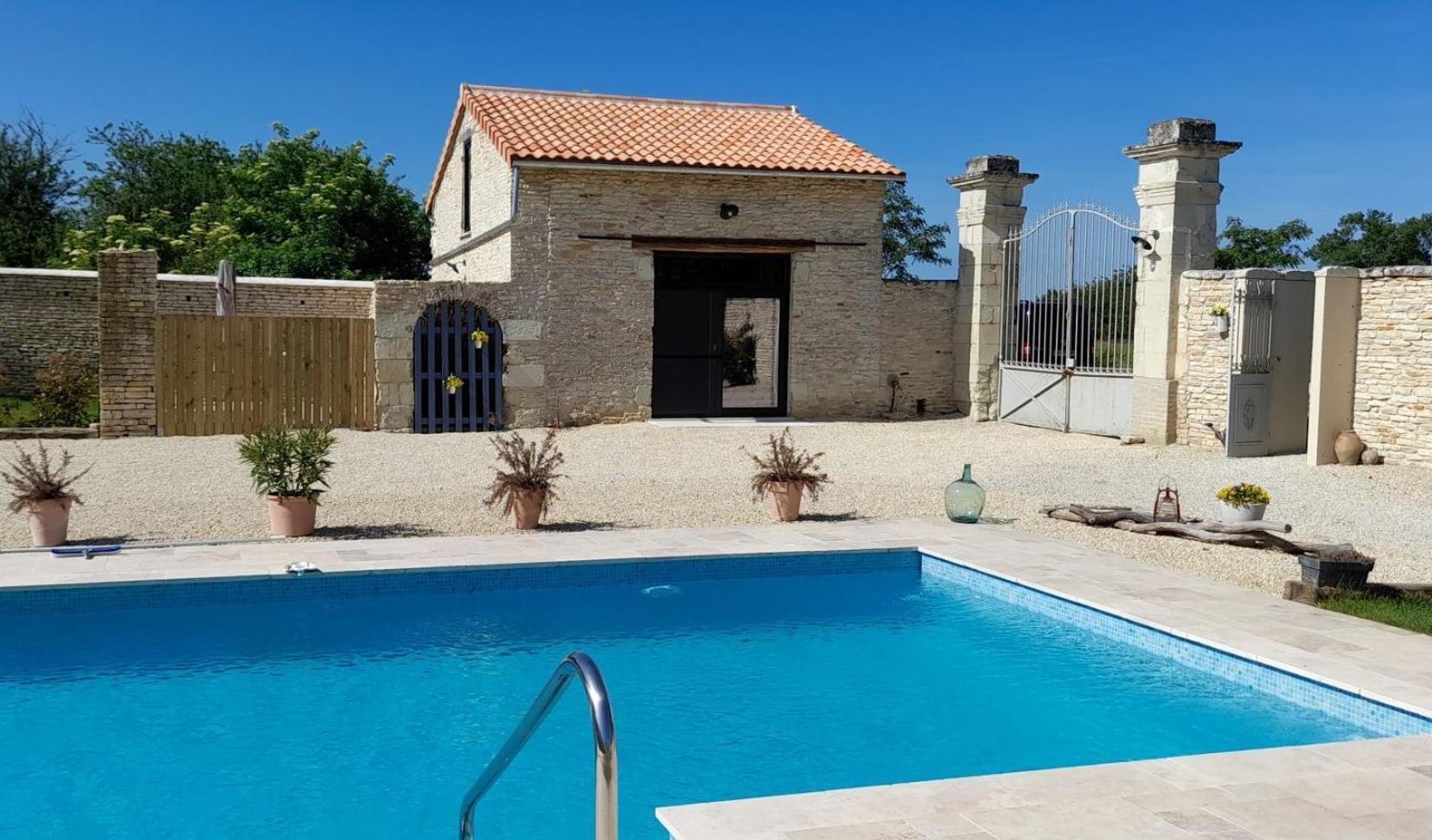 Bed and Breakfast La Galuche Angliers  Экстерьер фото