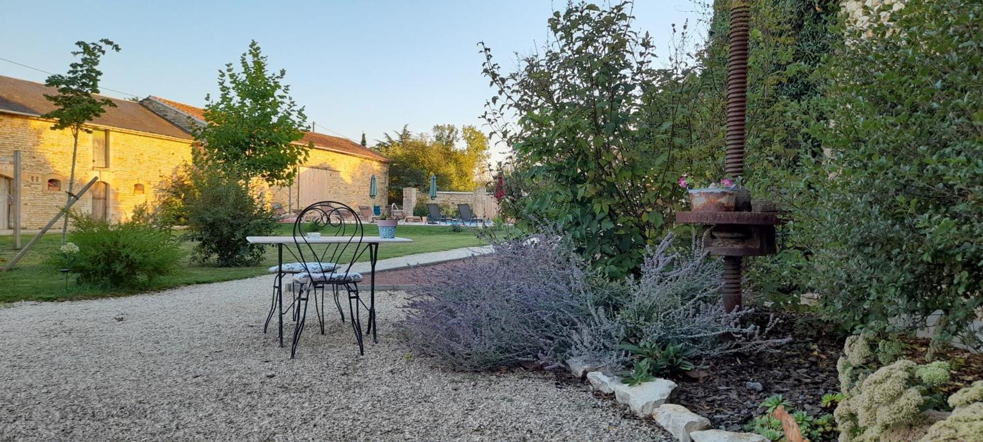 Bed and Breakfast La Galuche Angliers  Экстерьер фото